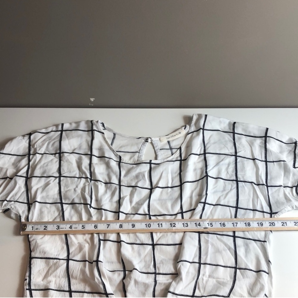 Herinbe Tu Crop Blouse Medium Grid Tie-Front Top - Picture 7 of 9